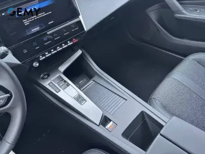 Photo 20 Peugeot 408  Plug-in Hybrid 225 ch e-DCS7