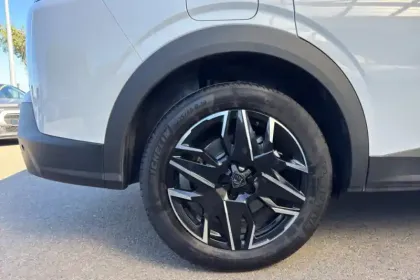 Photo 11 Peugeot 5008  Hybrid 145 ch e-DCS6