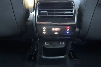 Photo 28 Peugeot 5008  Hybrid 145 ch e-DCS6