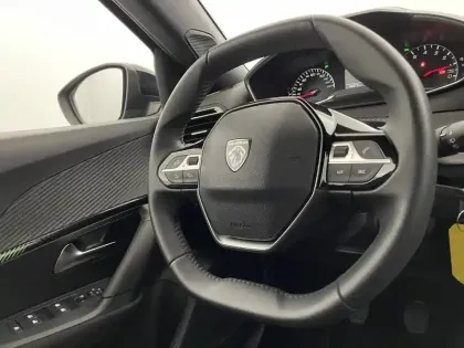 Photo 28 Peugeot 2008  PureTech 100 S&S BVM6