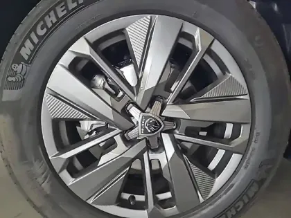 Photo 12 Peugeot 5008  Hybrid 145 ch e-DCS6