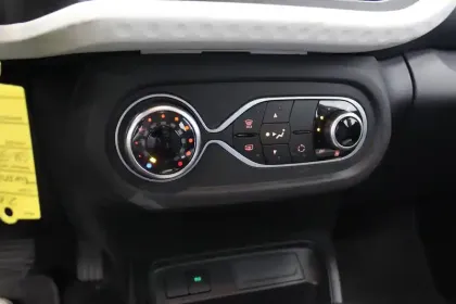 Photo 10 Renault Twingo  III E-Tech