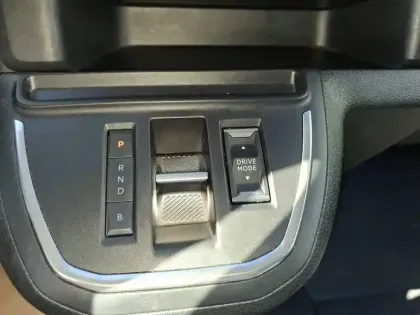 Photo 12 Peugeot Expert  Combi XL Electrique 50 kWh 136ch