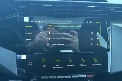 Photo 18 Peugeot 308  Hybrid 145 e-DCS6