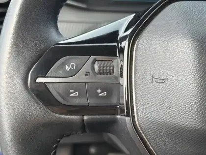 Photo 14 Peugeot 208  Electrique 50 kWh 136ch