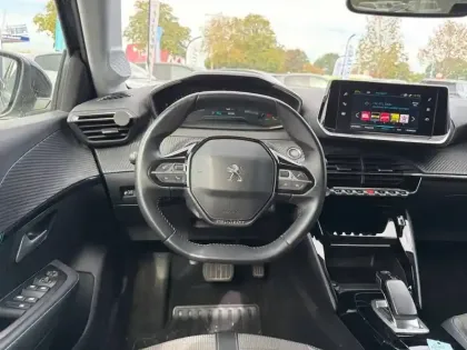 Photo 8 Peugeot 208  Electrique 50 kWh 136ch