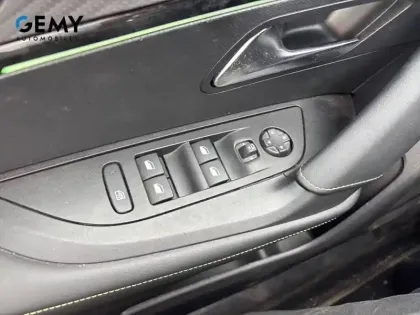 Photo 14 Peugeot 2008  PureTech 130 S&S EAT8