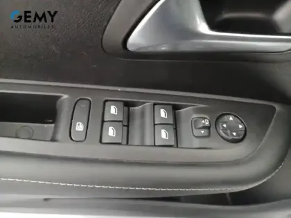 Photo 11 Peugeot 208  Hybrid 100 e-DCS6