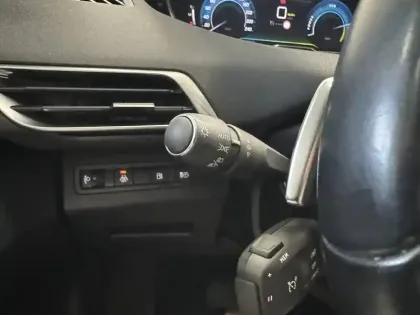 Photo 18 Peugeot 3008  Hybrid 225 e-EAT8