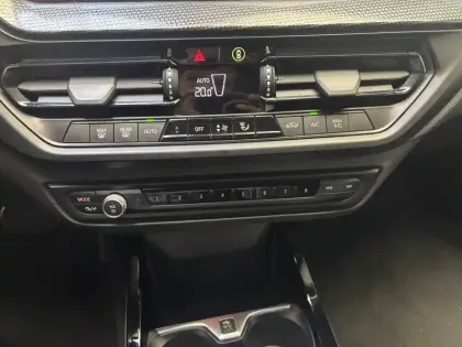 Photo 19 BMW Serie 1 118i 140 ch DKG7