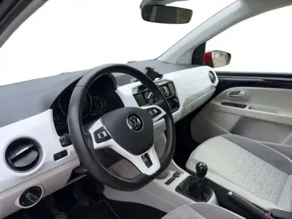 Photo 8 Volkswagen Up ! 2.0 1.0 65 BlueMotion Technology BVM5 Beats Audio