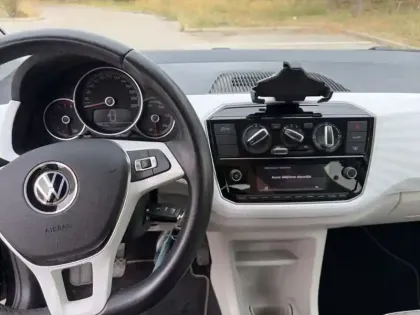 Photo 9 Volkswagen Up ! 2.0 1.0 65 BlueMotion Technology BVM5 Beats Audio