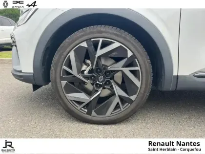 Photo 8 Renault Arkana  1.6 E-Tech 145ch full hybrid esprit Alpine - Système Bose