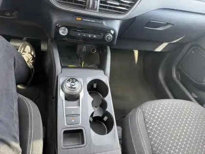 Photo 14 Ford Kuga  2.5 Duratec 180ch Hybrid FlexiFuel Titanium Powershift