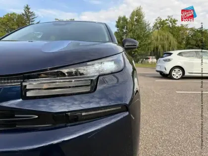Photo 12 Citroën C4  1.2 Hybride 145ch PLUS e-DCS6