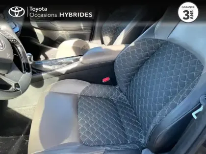 Photo 10 Toyota C-HR  122h Distinctive 2WD E-CVT RC18