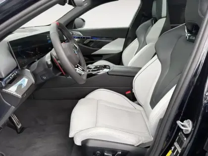 Photo 8 BMW Serie 5 M5 Touring 4.4 V8 PHEV 727ch (544+197)