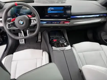 Photo 9 BMW Serie 5 M5 Touring 4.4 V8 PHEV 727ch (544+197)