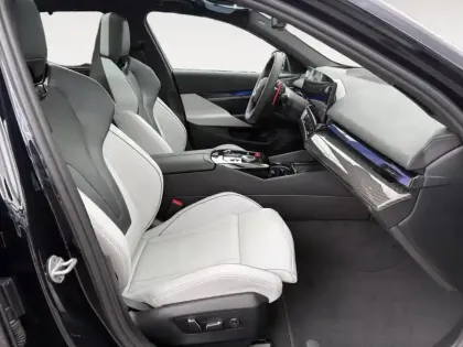 Photo 14 BMW Serie 5 M5 Touring 4.4 V8 PHEV 727ch (544+197)
