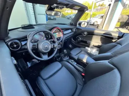 Photo 8 Mini Mini Cabrio Cooper 136ch Edition Premium Plus BVA7