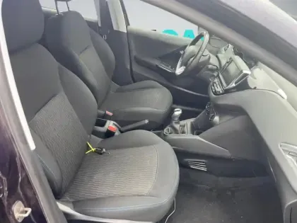 Photo 14 Peugeot 208  1.2 PureTech 82ch Allure 5p