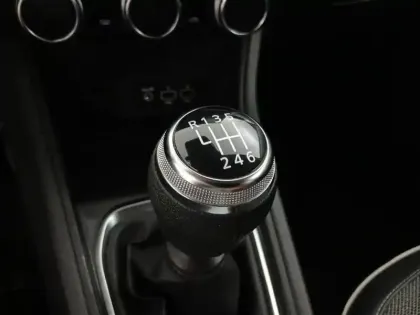 Photo 8 Renault Captur  1.3 TCe mild hybrid 140ch Techno