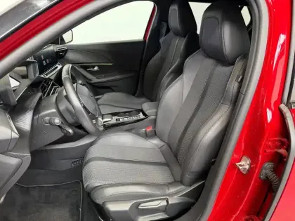 Photo 8 Peugeot 2008  e- 136ch GT