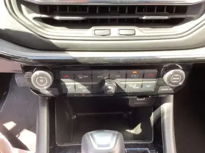 Photo 15 Jeep Compass 1.5 Turbo T4 130 ch BVR7 e-Hybrid Summit