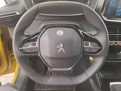 Photo 8 Peugeot 208  PureTech 100 S&S BVM6
