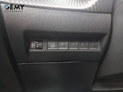 Photo 20 Peugeot 2008  PureTech 100 S&S BVM6