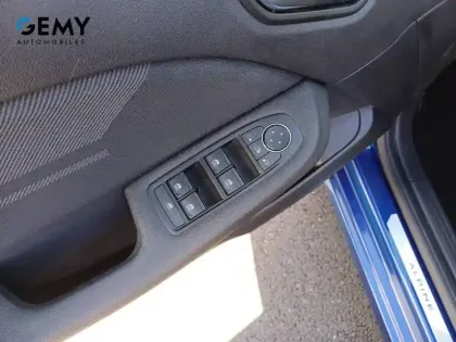 Photo 13 Renault Clio  E-Tech full hybrid 145