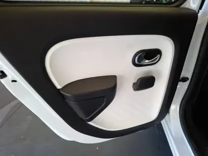 Photo 32 Renault Twingo  III 0.9 TCe 90 Energy E6C