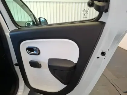 Photo 16 Renault Twingo  III 0.9 TCe 90 Energy E6C