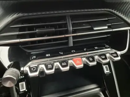 Photo 14 Peugeot 2008  PureTech 130 S&S EAT8