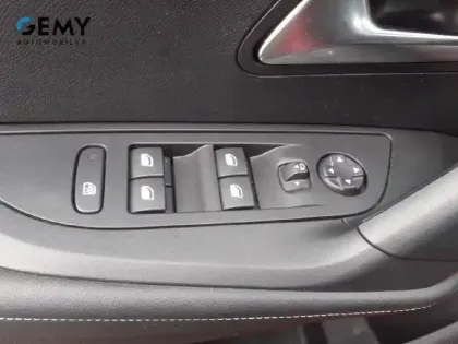 Photo 14 Peugeot 2008  Electrique 136 ch