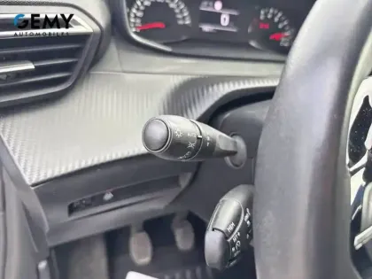 Photo 17 Peugeot 208  PureTech 100 S&S BVM6