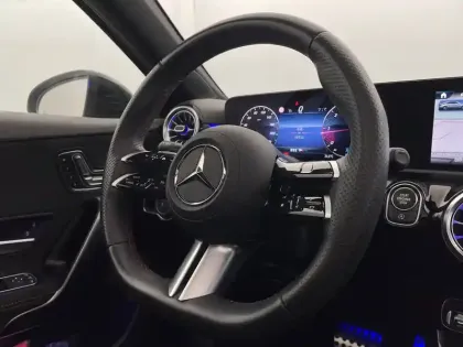 Photo 24 Mercedes Classe A  200 d 8G-DCT