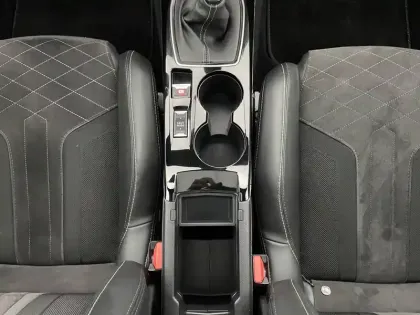 Photo 31 Peugeot 208  PureTech 100 S&S BVM6