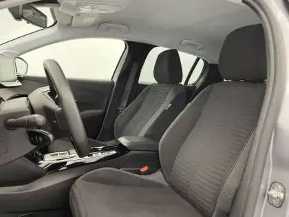 Photo 13 Peugeot 208  Electrique 50 kWh 136ch