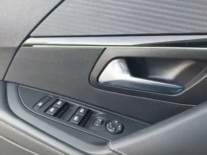 Photo 17 Peugeot 208  Electrique 50 kWh 136ch