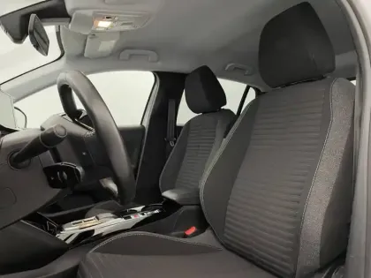 Photo 13 Peugeot 208  Electrique 50 kWh 136ch