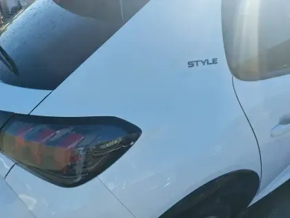 Photo 16 Peugeot 208  Electrique 50 kWh 136ch