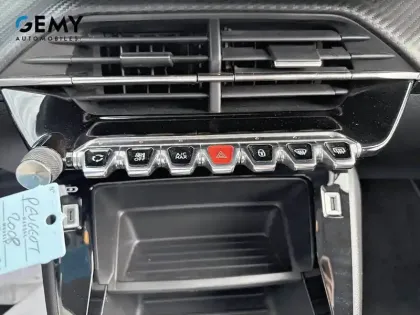 Photo 16 Peugeot 2008  PureTech 130 S&S EAT8
