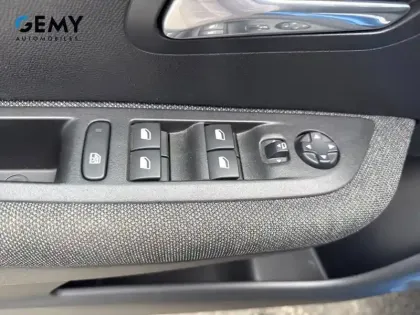 Photo 11 Peugeot 208  Electrique 50 kWh 136ch