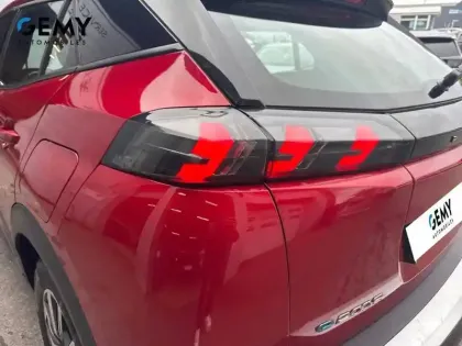 Photo 17 Peugeot 2008  Electrique 136 ch