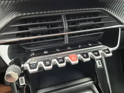 Photo 29 Peugeot 2008  PureTech 130 S&S BVM6