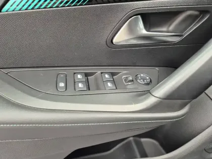 Photo 36 Peugeot 2008  PureTech 130 S&S BVM6
