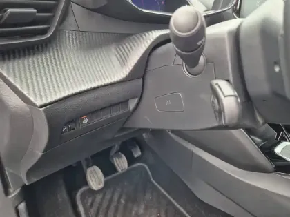 Photo 37 Peugeot 2008  PureTech 130 S&S BVM6