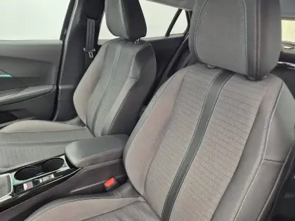 Photo 23 Peugeot 2008  PureTech 130 S&S BVM6