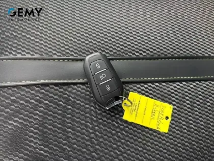 Photo 20 Peugeot 2008  Hybrid 136 e-DCS6